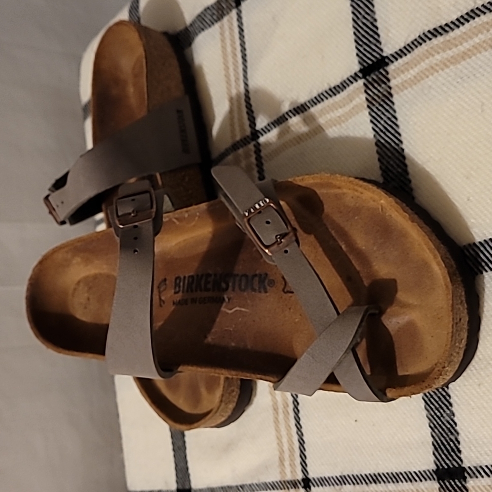 39EUR (8.5US) SAGE BIRKENSTOCK SANDALS